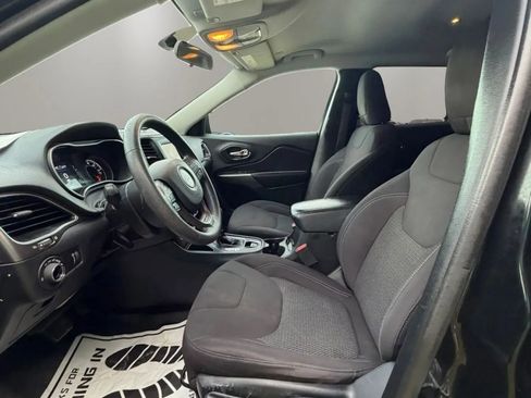 Used 2020 Jeep Cherokee Latitude FWD image 8