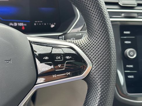 Certified 2023 Volkswagen Tiguan SE R-Line FWD image 19