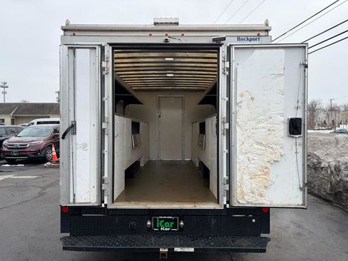 Used 2023 Ford E-450 and Econoline 450 Super Duty w/ Power Windows & Locks Group image 17