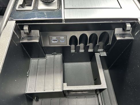 Used 2022 Toyota Tundra Platinum w/ Advanced Package image 28