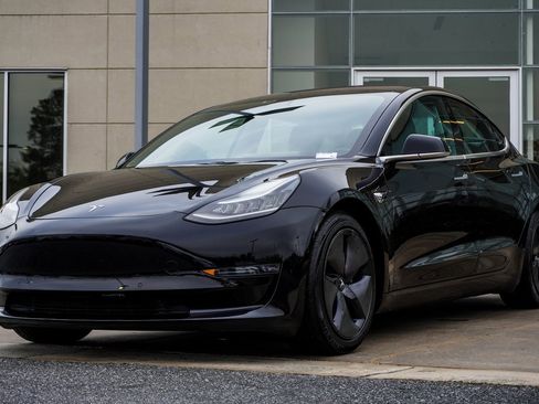 Used 2018 Tesla Model 3 Long Range image 9