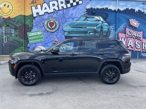 Used 2026 Jeep Grand Cherokee Altitude AWD/4WD image 2