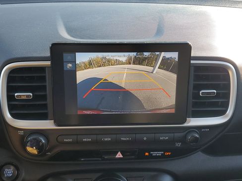 Used 2024 Hyundai Venue SEL image 25