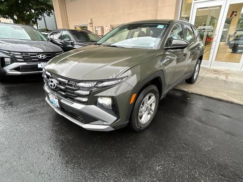 Used 2025 Hyundai Tucson SE AWD/4WD image 1
