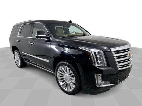 Used 2017 Cadillac Escalade Platinum AWD/4WD image 2