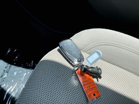 Used 2022 Chevrolet Traverse LT FWD image 11