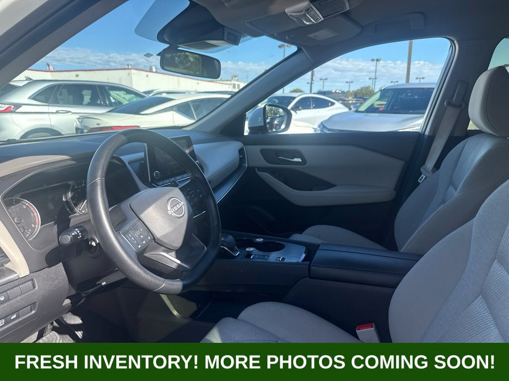 Used 2025 Nissan Rogue SV FWD image 8