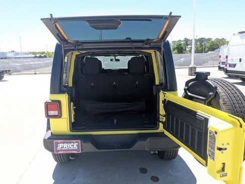 Used 2023 Jeep Wrangler Sport S image 7