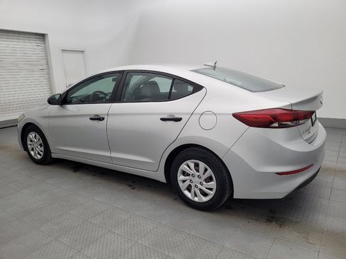 Used 2017 Hyundai Elantra SE image 3
