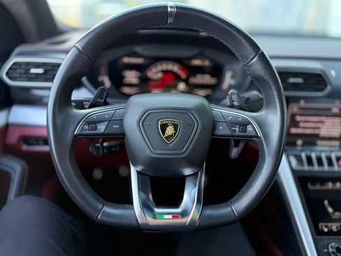 Used 2022 Lamborghini Urus image 12