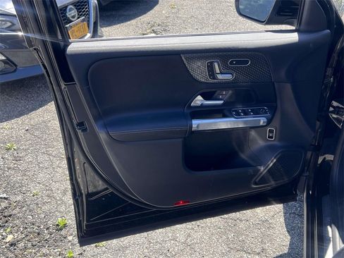 Used 2024 Mercedes-Benz GLB 250 4MATIC image 15