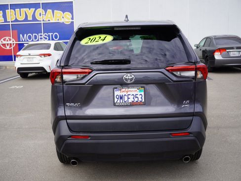 Used 2024 Toyota RAV4 LE AWD/4WD image 9