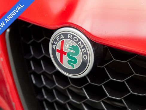 Used 2023 Alfa Romeo Giulia Veloce AWD/4WD image 25