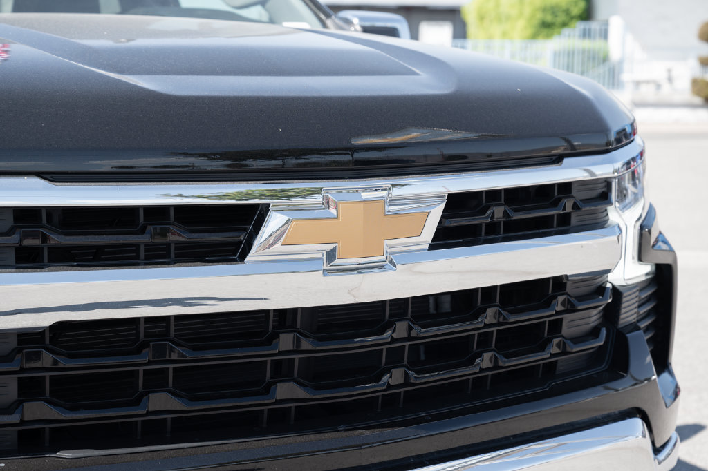 Used 2025 Chevrolet Silverado 1500 LT w/ LPO, Dark Essentials Package RWD image 10
