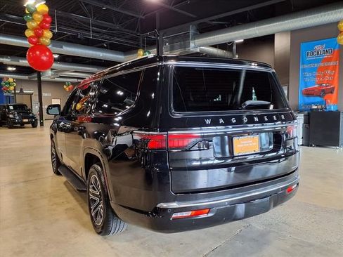 Used 2024 Jeep Wagoneer L Series II w/ Flexible Seating Group image 4