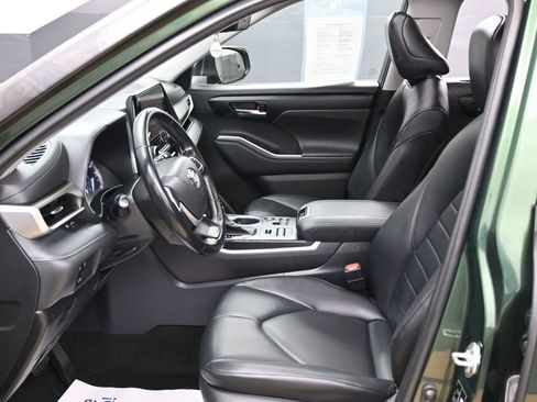 Used 2023 Toyota Highlander XLE image 20