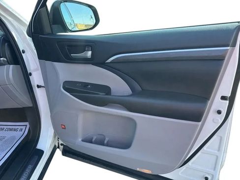 Used 2019 Toyota Highlander Limited image 9