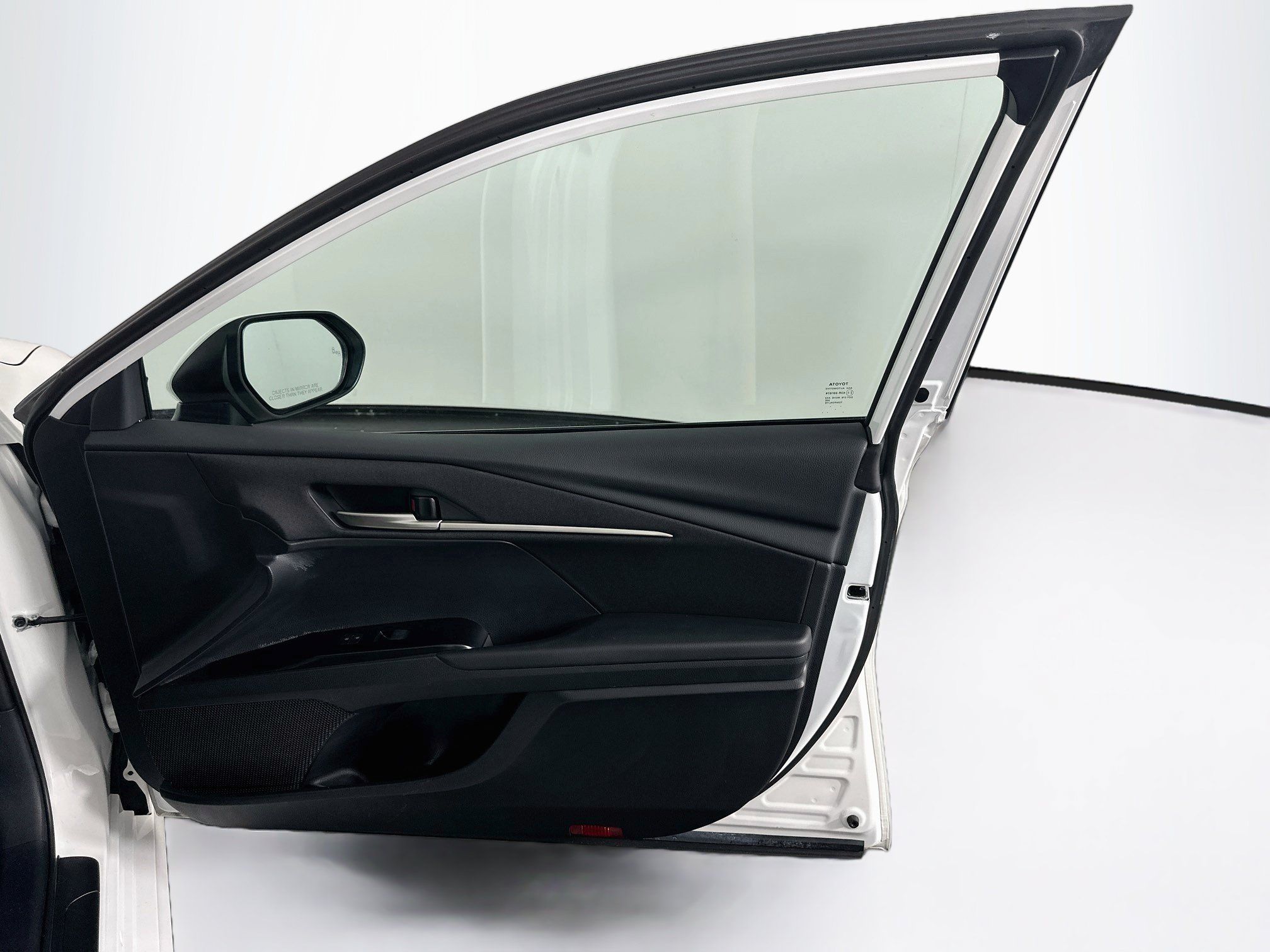Used 2025 Toyota Camry LE FWD image 32
