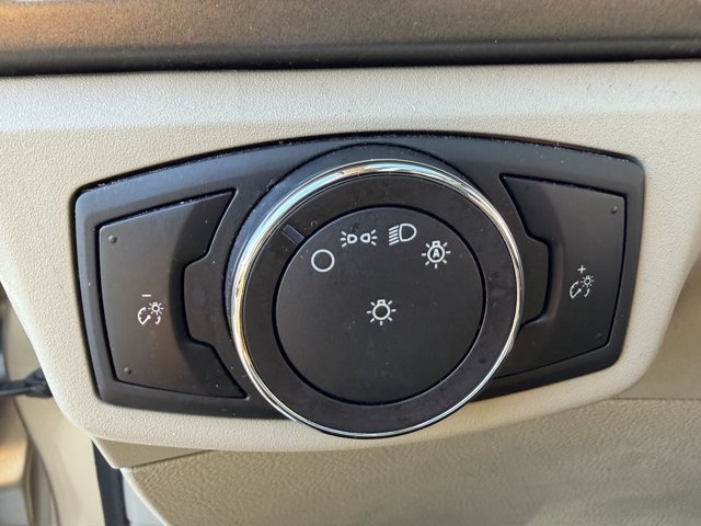 Used 2019 Ford Fusion SE FWD image 11