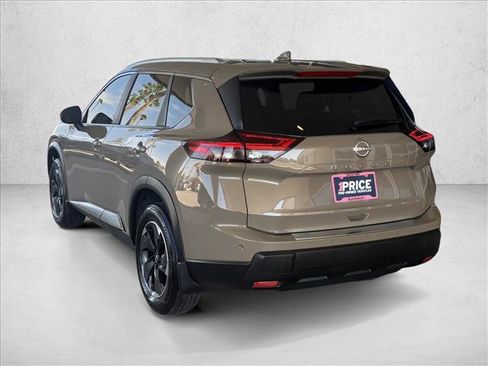 Used 2024 Nissan Rogue SV w/ SV Premium Package FWD image 3