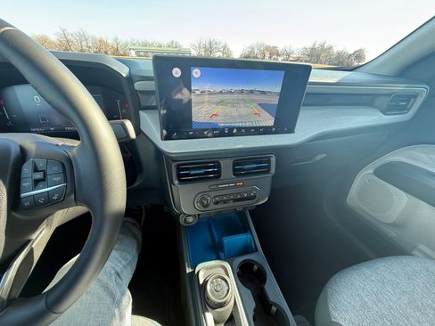 Used 2025 Ford Maverick XLT w/ XLT Luxury Package image 11