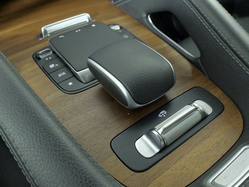 Used 2024 Mercedes-Benz GLS 450 4MATIC w/ AMG Line Exterior image 70