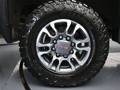 Used 2024 GMC Sierra 2500 AT4 w/ AT4 Premium Plus Package image 9