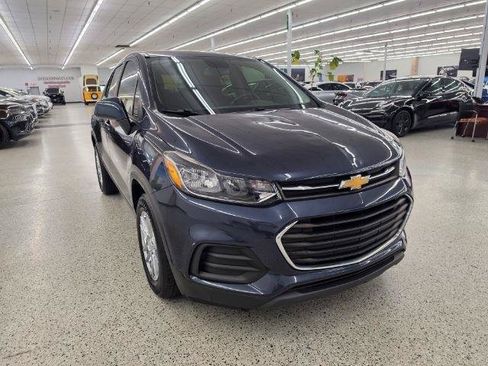 Used 2019 Chevrolet Trax LS FWD image 3