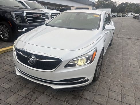Used 2017 Buick LaCrosse Preferred image 3