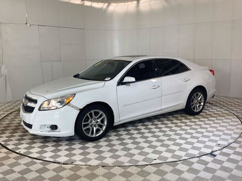 Used 2016 Chevrolet Malibu LT w/ Sun And Convenience Package FWD image 4