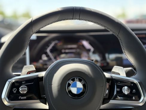 Used 2025 BMW 760i xDrive w/ Luxury Rear Seating Package image 12