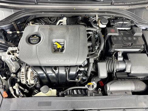 Used 2020 Hyundai Elantra SE image 29