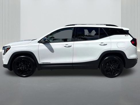 Used 2022 GMC Terrain SLT w/ Infotainment Package II AWD/4WD image 8