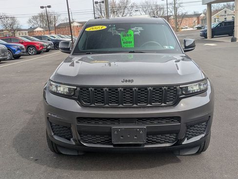 Used 2023 Jeep Grand Cherokee L Laredo image 2