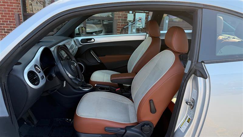 Used 2015 Volkswagen Beetle 1.8T Classic FWD image 18