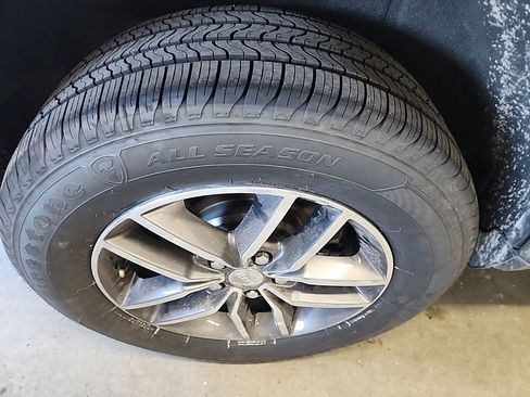 Used 2018 Jeep Grand Cherokee Limited image 15