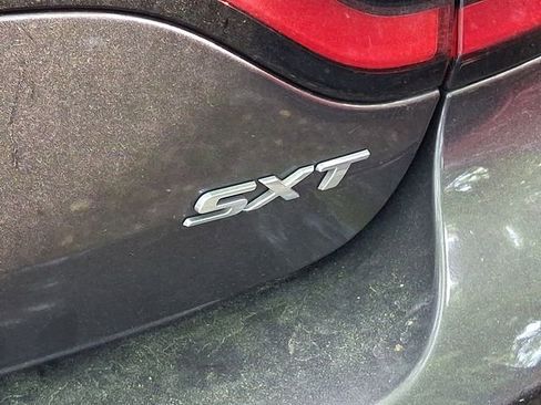 Used 2017 Dodge Charger SXT RWD image 9