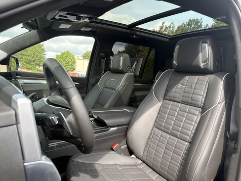 Used 2026 Cadillac Escalade V AWD/4WD image 7