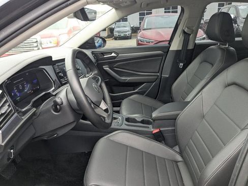 Used 2023 Volkswagen Jetta SE image 16