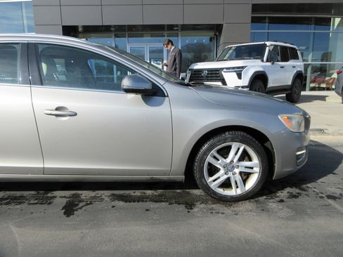 Used 2015 Volvo V60 T5 Premier Plus image 11