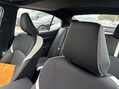 Used 2025 Toyota Camry SE image 10