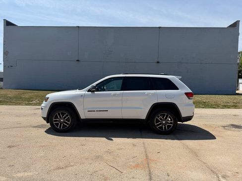 Used 2017 Jeep Grand Cherokee Trailhawk AWD/4WD image 4