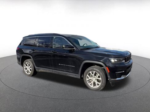 Used 2023 Jeep Grand Cherokee L Limited image 2