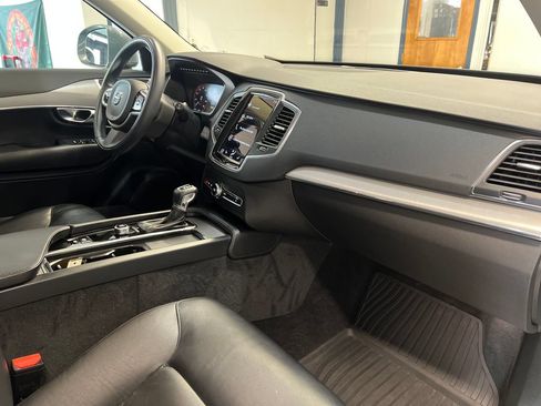 Used 2022 Volvo XC90 T5 Momentum w/ Climate Package AWD/4WD image 37