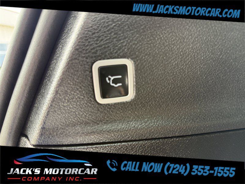 Used 2026 Chrysler Pacifica Limited FWD image 35