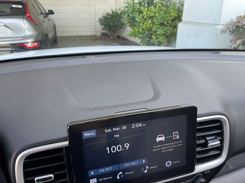 Used 2025 Hyundai Venue SEL image 17