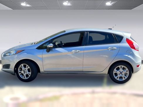 Used 2014 Ford Fiesta SE FWD image 2