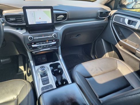 Used 2020 Ford Explorer XLT w/ Equipment Group 202A image 20