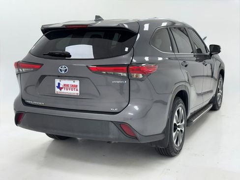 Used 2023 Toyota Highlander XLE FWD image 40