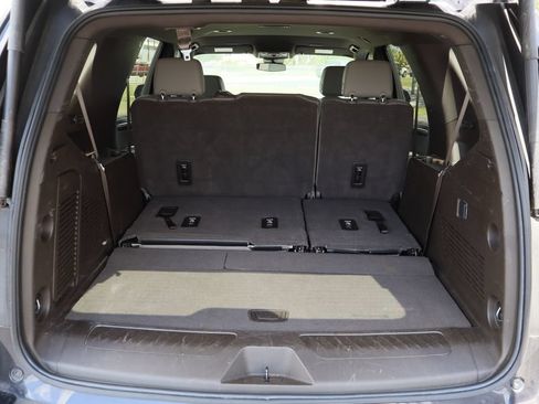 Used 2025 Chevrolet Tahoe LT RWD image 27